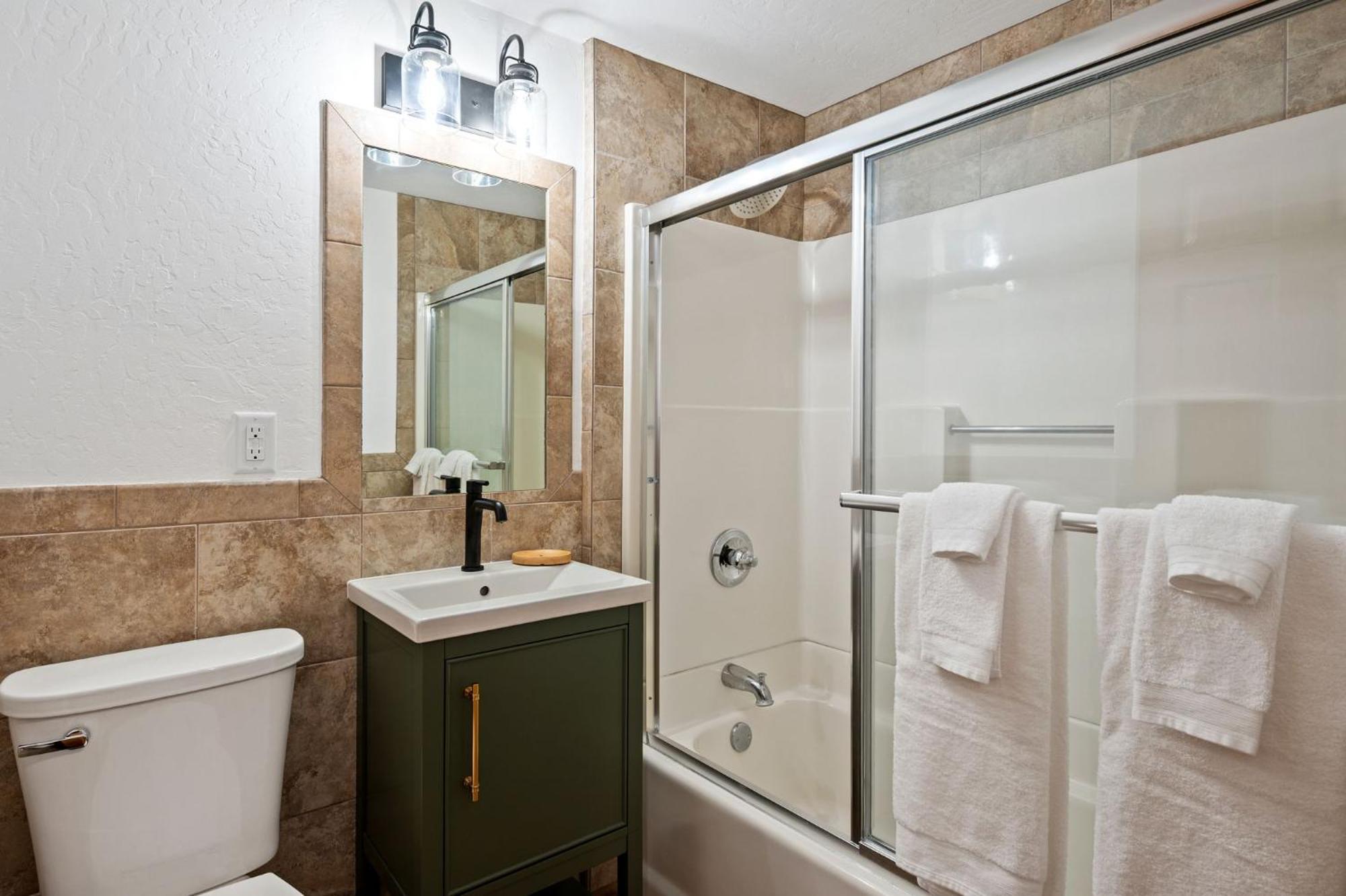Spruce & Shore Motel Фиш Крийк Екстериор снимка