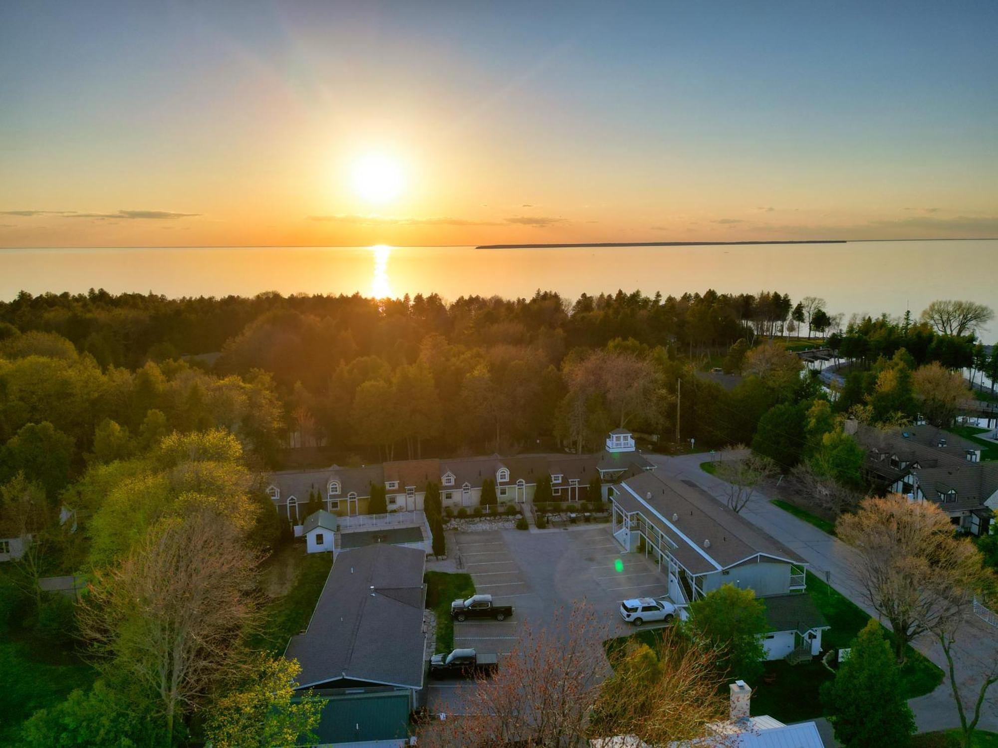 Spruce & Shore Motel Фиш Крийк Екстериор снимка